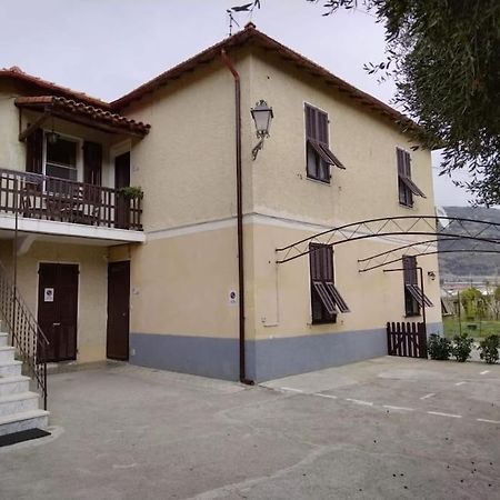 Casa Noemi, A Pochi Passi Dalle Spiagge E Dal Centro Di Arma Di Taggia. Buitenkant foto
