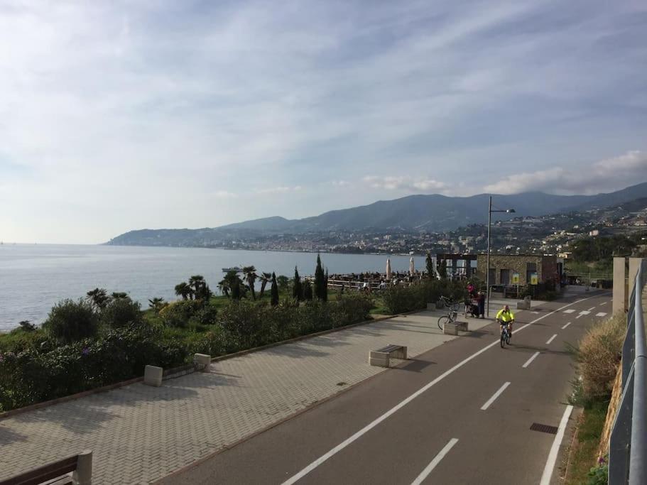 Casa Noemi, A Pochi Passi Dalle Spiagge E Dal Centro Di Arma Di Taggia. Buitenkant foto